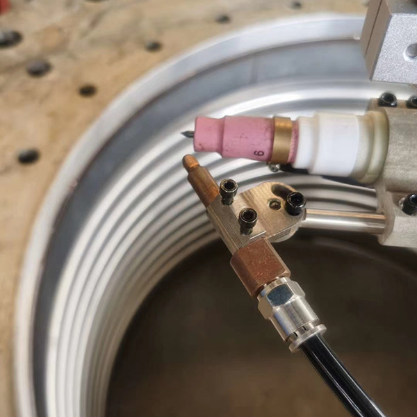 Tig-welding-torch-with-wire-filler